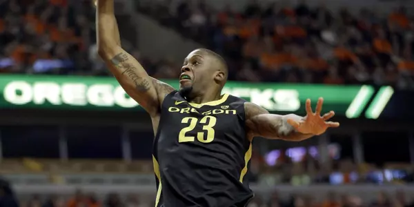 Oregon forward Elgin Cook (23) dunks