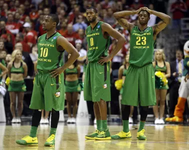 Oregon's Johnathan Loyd (10), Mike Moser