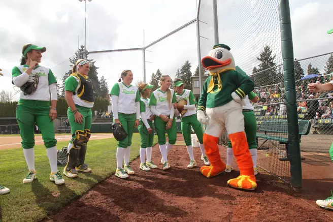 Chance to clinch Pac-12 title awaits Oregon in Arizona