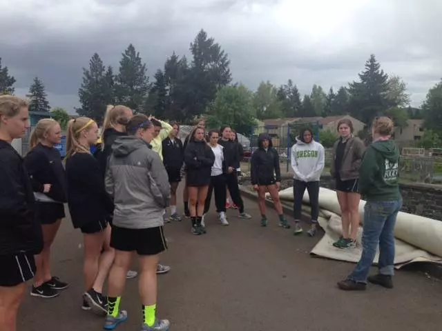 UO lends helping hand at Food for Lane County Gardens