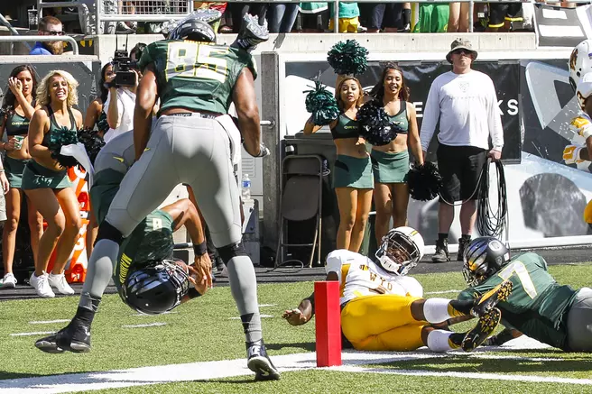 Notes: Mariota Takes Flight To Help Ducks Beat Wyoming