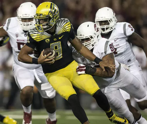 Mariota Nearly Flawless in Second Half As Ducks Beat WSU