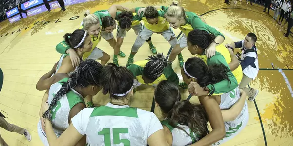 Team Huddle Pregame vs. Hampton 2015-16