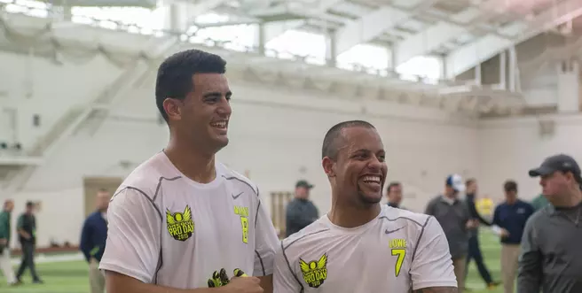 Under Center, Mariota Throws at Oregon's Pro Day