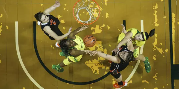 Jillian Alleyne Jacinta Vandenberg overhead shot vs. Oregon State 2015-16
