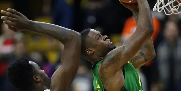 Oregon's Elgin Cook (23) takes a shot