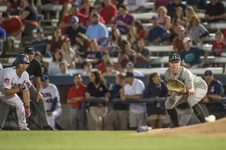 Ducks comeback falls short at No. 7 Arizona Image