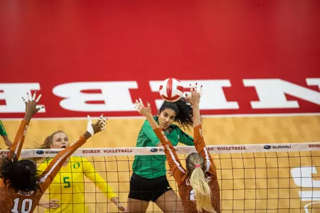 2018 Vert Challenge
Texas vs Oregon
Oregon Volleyball
Lincoln, Nebraska
Game Start Time: 3:30 PM
Game Date: August 24, 2018
Photo by Scott Bruhn/NU Communications