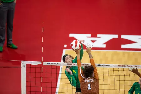 2018 Vert Challenge
Texas vs Oregon
Oregon Volleyball
Lincoln, Nebraska
Game Start Time: 3:30 PM
Game Date: August 24, 2018
Photo by Scott Bruhn/NU Communications