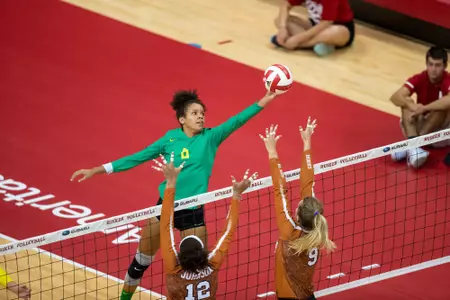 2018 Vert Challenge
Texas vs Oregon
Oregon Volleyball
Lincoln, Nebraska
Game Start Time: 3:30 PM
Game Date: August 24, 2018
Photo by Scott Bruhn/NU Communications