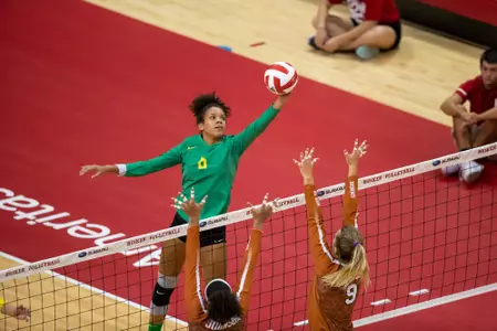 2018 Vert Challenge
Texas vs Oregon
Oregon Volleyball
Lincoln, Nebraska
Game Start Time: 3:30 PM
Game Date: August 24, 2018
Photo by Scott Bruhn/NU Communications