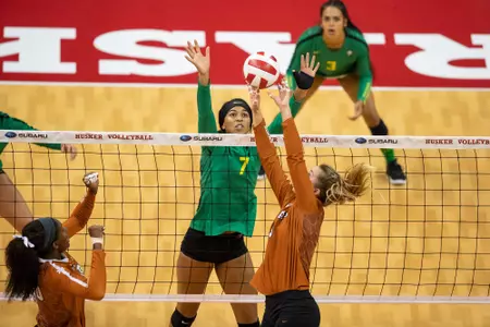 2018 Vert Challenge
Texas vs Oregon
Oregon Volleyball
Lincoln, Nebraska
Game Start Time: 3:30 PM
Game Date: August 24, 2018
Photo by Scott Bruhn/NU Communications
