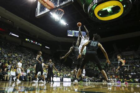 The Oregon Ducks take on the Portland State Vikings at Matthew Knight Arena in Eugene, Oregon on November 6, 2018 (Eric Evans Photography)
