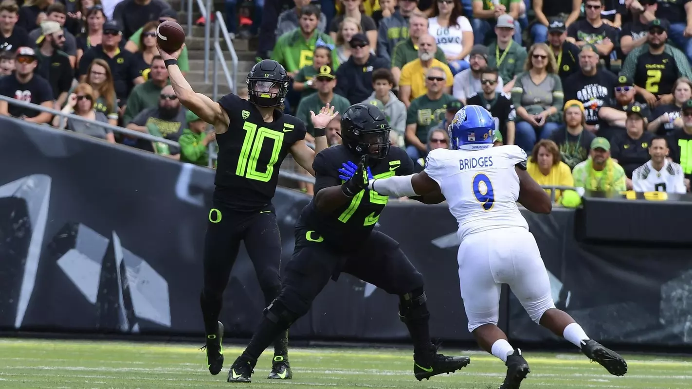 The Oregon Ducks take on the San Jose State Spartans at Autzen Stadium in Eugene, Oregon on September 15, 2018 (Chris Poulsen / Eric Evans Photography)