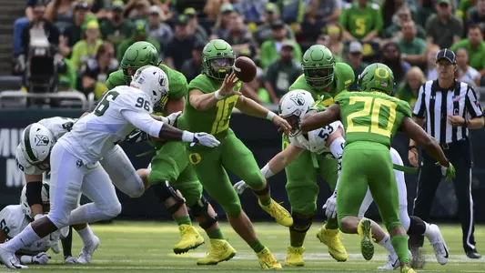 The Oregon Ducks take on the Portland State Vikings at Autzen Stadium in Eugene, Oregon on September 8, 2018 (Chris Poulsen / Eric Evans Photography)