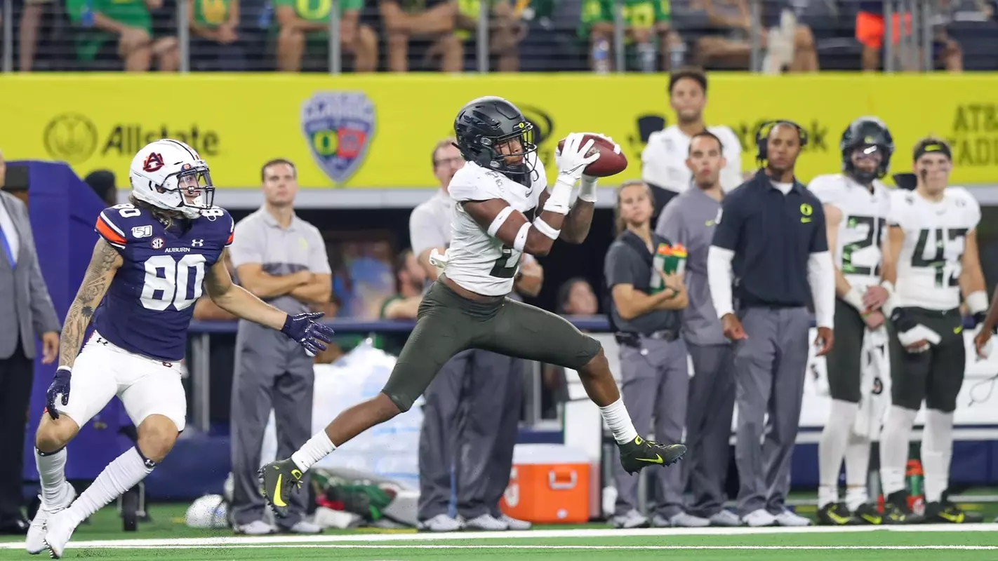 The Oregon Ducks take on the Auburn Tigers in The AdvoCare Classic at AT&T Stadium in Arlington, TX on August 31, 2019 (Eric Evans Photography)