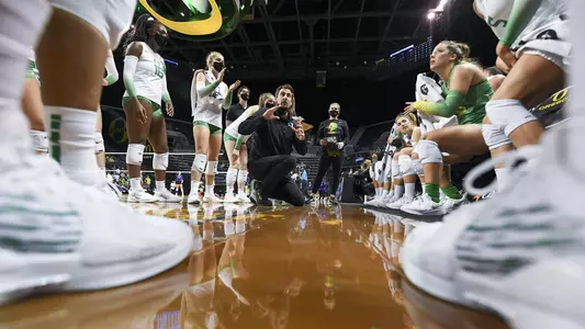 The Oregon Ducks take on the Washington Huskies at Matthew Knight Arena in Eugene, Oregon on October 14, 2021 (Isaac Wasserman/ Eric Evans Photography)