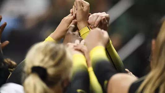 Team huddle vs Santa Clara