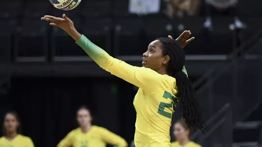 Kiari Robey serving vs Washington State - Oct. 17