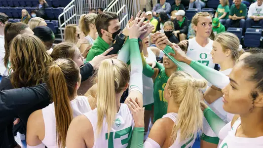Team huddle vs Kansas, NCAA R1 - Dec. 2