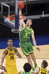 INDIANAPOLIS, IN - MARCH 22: Oregon Ducks against the Iowa Hawkeyes in the second round of the 2021 NCAA Division I Men's Basketball Tournament held at Bankers Life Fieldhouse on March 22, 2021 in Indianapolis, Indiana. (Photo by Joe Robbins/NCAA Photos via Getty Images