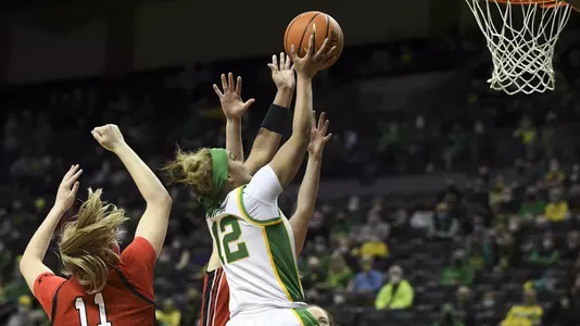 The Oregon Ducks take on the Utah Utes at Matthew Knight Arena in Eugene, Oregon on January 26, 2022 (Isaac Wasserman/ Eric Evans Photography)