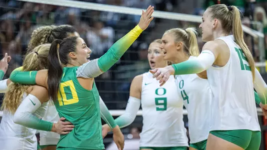 Team huddle vs UCLA - Nov. 18