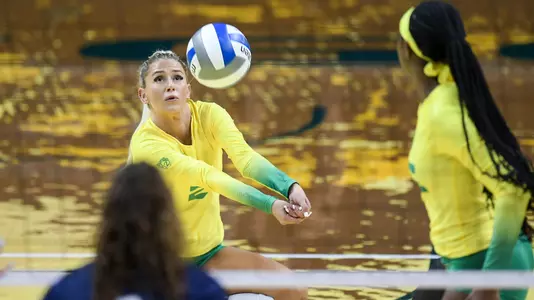 The Oregon Ducks take on the UC Davis Aggies at Matthew Knight Arena in Eugene, Oregon on September 1, 2022 (Isaac Wasserman/ Eric Evans Photography)