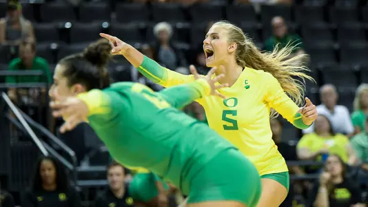 The Oregon Ducks take on the UC Davis Aggies at Matthew Knight Arena in Eugene, Oregon on September 1, 2022 (Isaac Wasserman/ Eric Evans Photography)