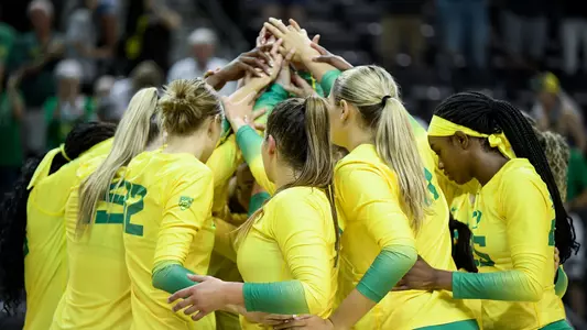 The Oregon Ducks take on the UC Davis Aggies at Matthew Knight Arena in Eugene, Oregon on September 1, 2022 (Isaac Wasserman/ Eric Evans Photography)