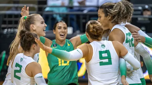 Team huddle celebration vs Utah