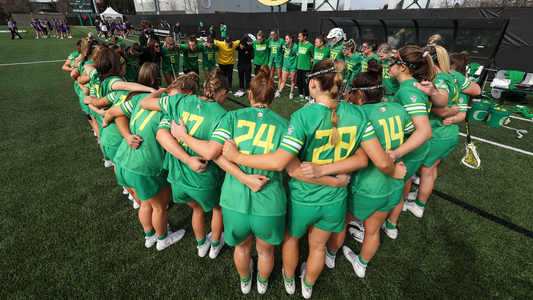 Oregon Team Huddle Against Niagara