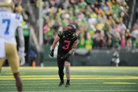 The Oregon Ducks take on the UCLA Bruins at Autzen Stadium in Eugene, Oregon on October 22, 2021 (Isaac Wasserman/ Eric Evans Photography)
