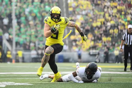 The Oregon Ducks take on the Eastern Washington Eagles at Autzen Stadium in Eugene, Oregon on September 10, 2022 (Isaac Wasserman/ Eric Evans Photography)