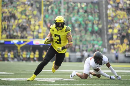 The Oregon Ducks take on the Eastern Washington Eagles at Autzen Stadium in Eugene, Oregon on September 10, 2022 (Isaac Wasserman/ Eric Evans Photography)