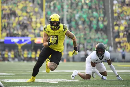 The Oregon Ducks take on the Eastern Washington Eagles at Autzen Stadium in Eugene, Oregon on September 10, 2022 (Isaac Wasserman/ Eric Evans Photography)