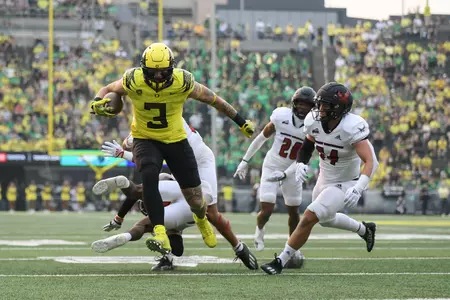The Oregon Ducks take on the Eastern Washington Eagles at Autzen Stadium in Eugene, Oregon on September 10, 2022 (Isaac Wasserman/ Eric Evans Photography)