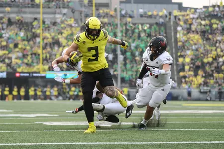 The Oregon Ducks take on the Eastern Washington Eagles at Autzen Stadium in Eugene, Oregon on September 10, 2022 (Isaac Wasserman/ Eric Evans Photography)
