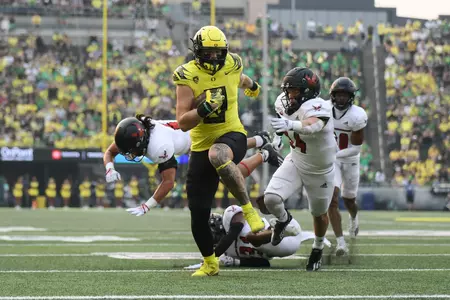 The Oregon Ducks take on the Eastern Washington Eagles at Autzen Stadium in Eugene, Oregon on September 10, 2022 (Isaac Wasserman/ Eric Evans Photography)