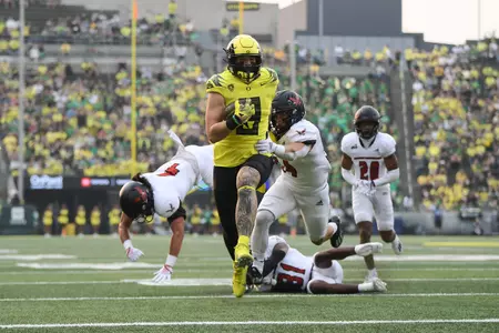 The Oregon Ducks take on the Eastern Washington Eagles at Autzen Stadium in Eugene, Oregon on September 10, 2022 (Isaac Wasserman/ Eric Evans Photography)