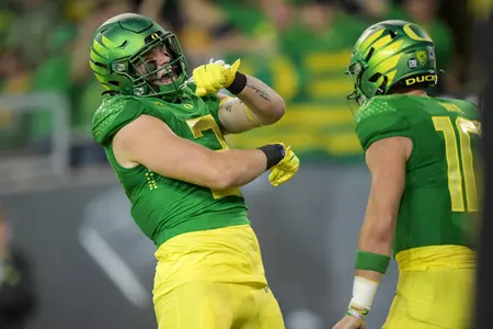 The Oregon Ducks take on the Stanford Cardinal at Autzen Stadium in Eugene, Oregon on October 1, 2022 (Isaac Wasserman/ Eric Evans Photography)