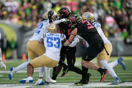 The Oregon Ducks take on the UCLA Bruins at Autzen Stadium in Eugene, Oregon on October 22, 2021 (Isaac Wasserman/ Eric Evans Photography)