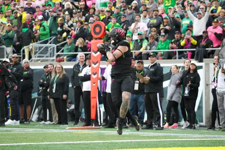 The Oregon Ducks take on the Ucla Bruins at 12:30pm in Eugene, Oregon on Oct 22, 2022. (Jackson Fisk/ Eric Evans Photography)