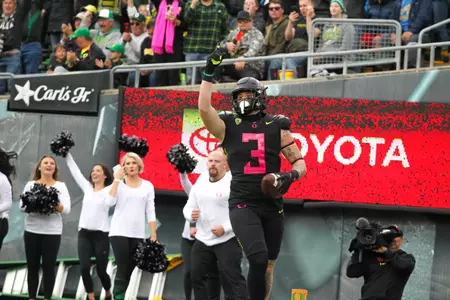 The Oregon Ducks take on the Ucla Bruins at 12:30pm in Eugene, Oregon on Oct 22, 2022. (Jackson Fisk/ Eric Evans Photography)