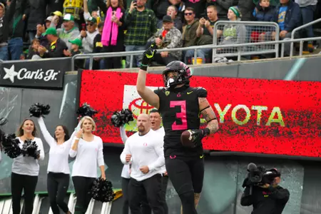 The Oregon Ducks take on the Ucla Bruins at 12:30pm in Eugene, Oregon on Oct 22, 2022. (Jackson Fisk/ Eric Evans Photography)