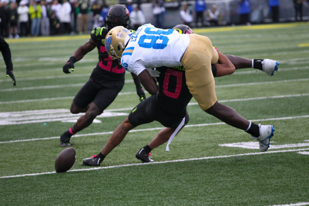 The Oregon Ducks take on the Ucla Bruins at 12:30pm in Eugene, Oregon on Oct 22, 2022. (Jackson Fisk/ Eric Evans Photography)
