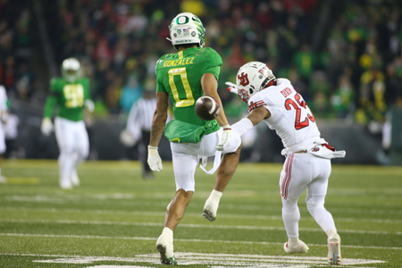 The Oregon Ducks take on then UCLA Bruins at 7:30 pm in Eugene, Oregon on Nov 19, 2022. (Jackson Fisk / Eric Evans Photography)
