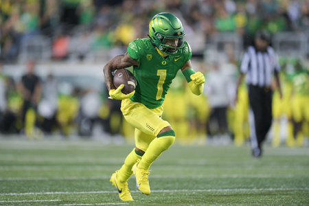 The Oregon Ducks take on the Stanford Cardinal at Autzen Stadium in Eugene, Oregon on October 1, 2022 (Isaac Wasserman/ Eric Evans Photography)