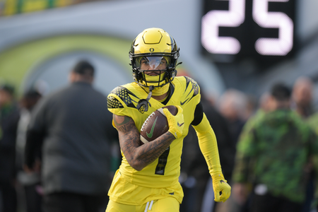 The Oregon Ducks take on the Washington Huskies at Autzen Stadium in Eugene, Oregon on November 12, 2022 (Isaac Wasserman/ Eric Evans Photography)