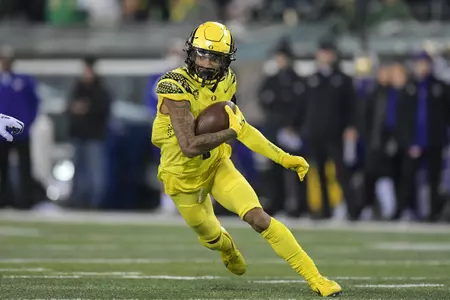 The Oregon Ducks take on the Washington Huskies at Autzen Stadium in Eugene, Oregon on November 12, 2022 (Isaac Wasserman/ Eric Evans Photography)